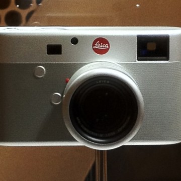 alfred-schopf, apple, Bono, dr.-andreas-kauffman, jonathan-ive, jony-and-marc’s-(red)-auction, leica, Leica-M, Marc-Newson, RED, sotheby’s, stefan-daniel, steffen-keil